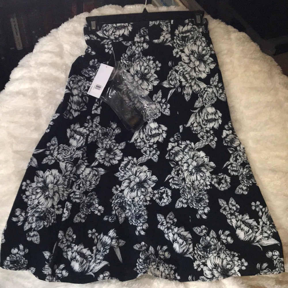 Just fab black and white skirt with pockets & belt